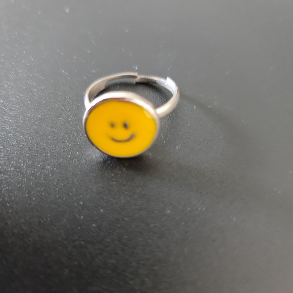 ⭐HOST PICK⭐ Smiley Ring Set - Picture 4 of 9